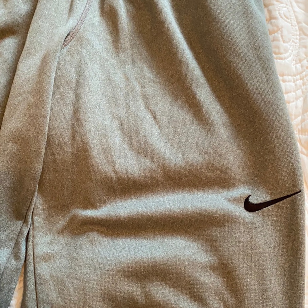 Gray Nike men’s sweatpants